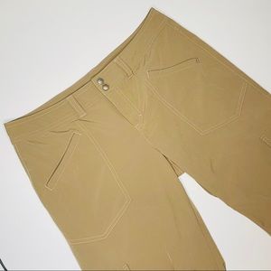 Athleta Cargo Capri pants
